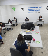 Alunos da escola Sesc Ceará em projeto de cultura digital e desenvolvimento tecnológico com Jailana