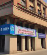a banner board with a banner saying,'stop and stop in english and english