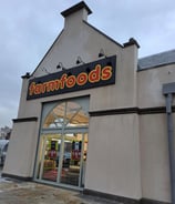 a supermarket store front with a sign that says,'farmfoods'