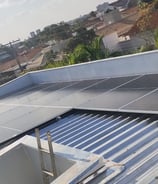 placas solares em cima do telhado