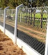 Um muro de tela de alambrados