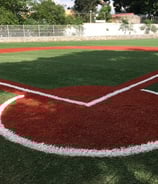 cancha de baseball dentro de una universidad 