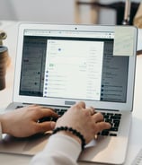 Plataforma de inteligencia artificial para automatizar la gestión en colegios y academias.
