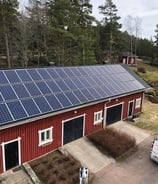 Aurinkopaneelit maatila