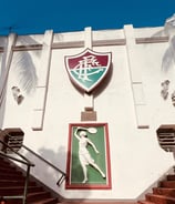 Bruna Ribeiro prestando suporte nutricional a atleta olímpico em centro de treinamento esportivo