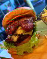 Hamburguesa con Carne Angus asada al Carbón