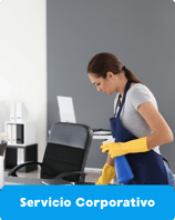 Limpieza corporativa mujer limpiando oficina