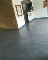Sol en béton ciré.