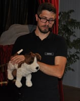 André Nolting mit Wuffi auf dem Arm