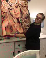 Cliente com a pintura personalizada do seu rosto.