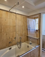 Photo de paroi de douche + double vitrage + fenêtre sur mesure + coulissant aluminium + verre