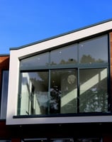 Châssis triple vitrage dans une rénovation énergétique d'une maison en Wallonie