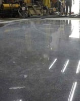 Traitement béton, ponçage et résines décoratives - solutions DG Services pour sols industriels & des