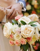 bouquet de mariée pastel avec roses