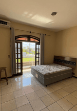 quarto 1 do apartamento com uma cama