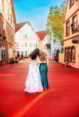 Lancaster PA senior picture photographer. Photo of senior pictures in Stoudtburg Village