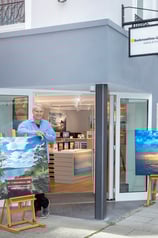 Galeriebesitzer in Überlingen am Bodensee zeigt limitierte Seebilder-Kollektion