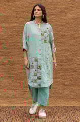The perfect mix of Indian and western aesthetics, shirt-style kurtas feature collars and button-down