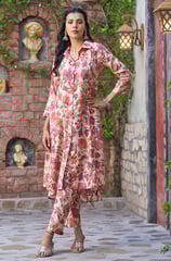 Built with multiple fabric panels stitched together, paneled kurtas offer extra flair and flow witho