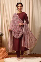 Built with multiple fabric panels stitched together, paneled kurtas offer extra flair and flow witho
