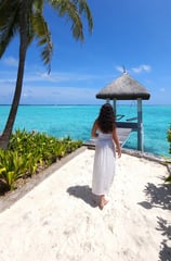 four-seasons-landaa-giraavaru-maldives-swing