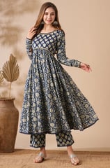 Brimming with volume, flared kurtas add drama and movement with every step. Whether it’s a simple fl