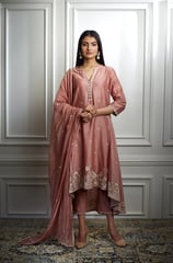 Modern and playful, the high-low kurta has a hem that's shorter in the front and longer at the back.