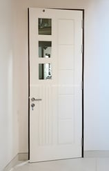 Pintu solid wood panel finishing Duco warna putih