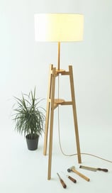Podna drvena lampa