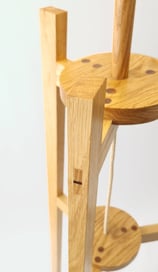 Detalj spoja drvene podne lampe