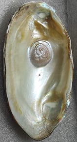 "White designer cultured pearl featuring heart-shaped–approx 11mm, nucleus-implanted-for export markets"