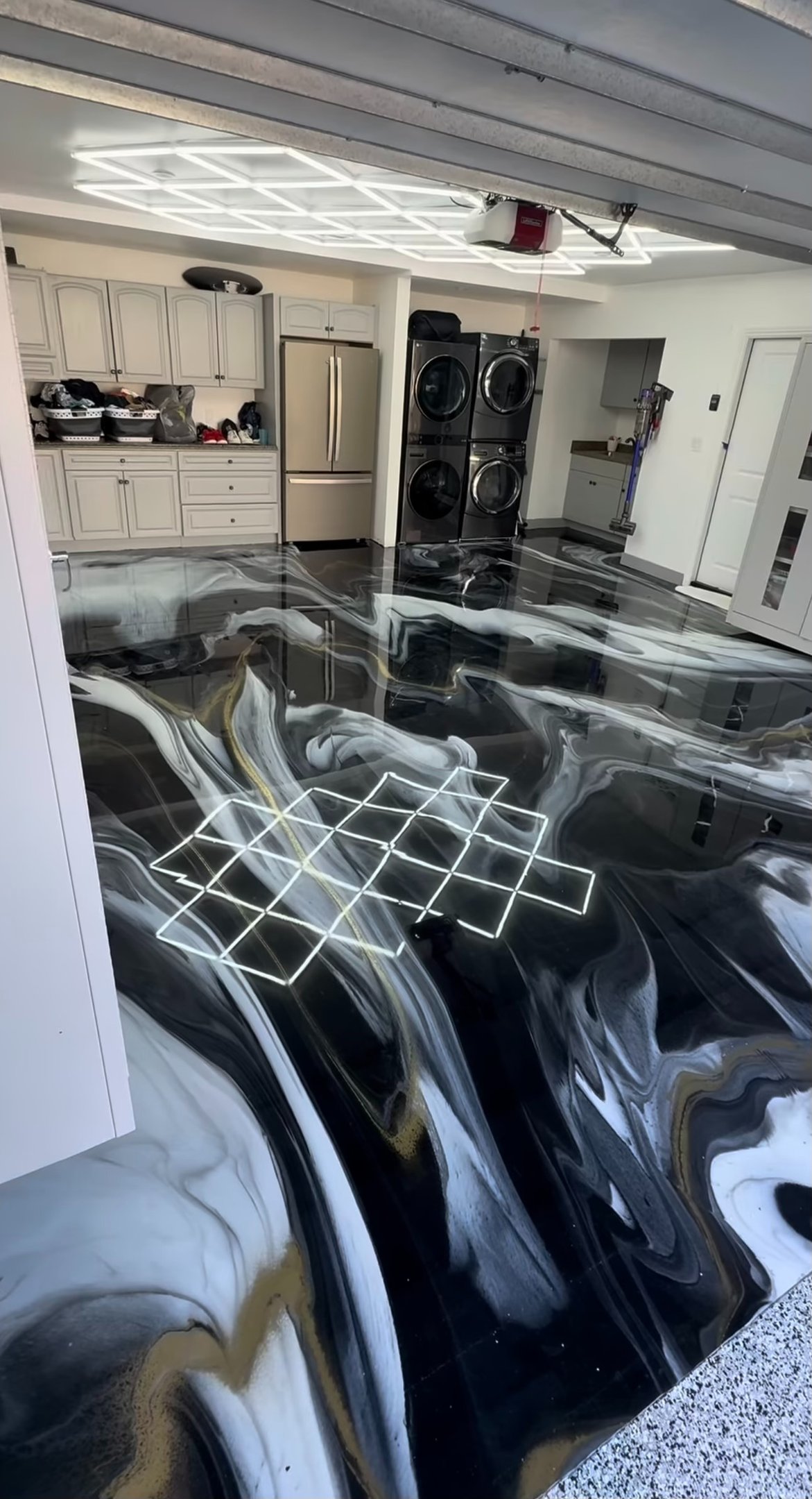 Decorative flake epoxy installation