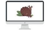 Ordenador con caracol en la pantalla, simboliza carga lenta de sitio web y optimización de velocidad Egremy Digital.