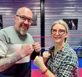 Ludovic et Sandrine Bellemere, président et secrétaire-trésorière du club, en garde de boxe