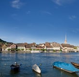 Stein am Rhein – Malerische Altstadt am Fluss mit Blick auf Boote