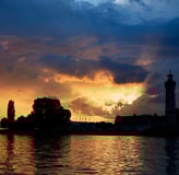 Lindau am Bodensee – Abendliche Silhouette der Insel mit Leuchtturm und Löwe