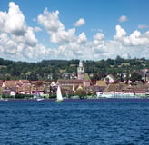 Überlingen am Bodensee –  Altstadt mit Kirchturm vom See aus gesehen