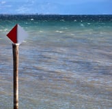 Immenstaad am Bodensee - Rote und graue Seezeichenboje im Wasser