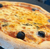 Pizza Margherita avec pâte maison fermentation 72h, sauce tomate, mozzarella et huile d'olive