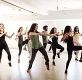 femmes dans cours collectif de Zumba