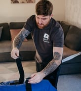 dean from deanos removals strapping up furniture