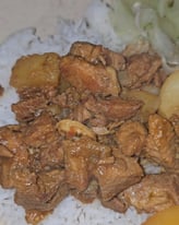 Porc pomme de terre avec du riz