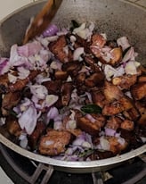 Boucané frit avec oignons