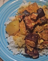 boucané pomme de terre avec du riz