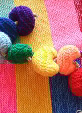 Kleine hartjes in regenboogkleuren