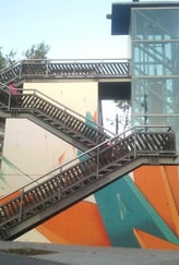 Graffiti mural con diseño 3d para instalación del ayuntamiento de Cerdanyola arte urbano spray