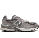 New Balance 990 1982, a pioneering sneaker that set new standards in comfort, design, and performance.