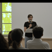 Introduction de Fanny Bannet pendant un événement Quatre-Quarts