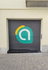 cierre metálico graffiti pintura publicidad spray decoración
