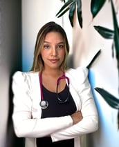 Médica veterinária de gatos